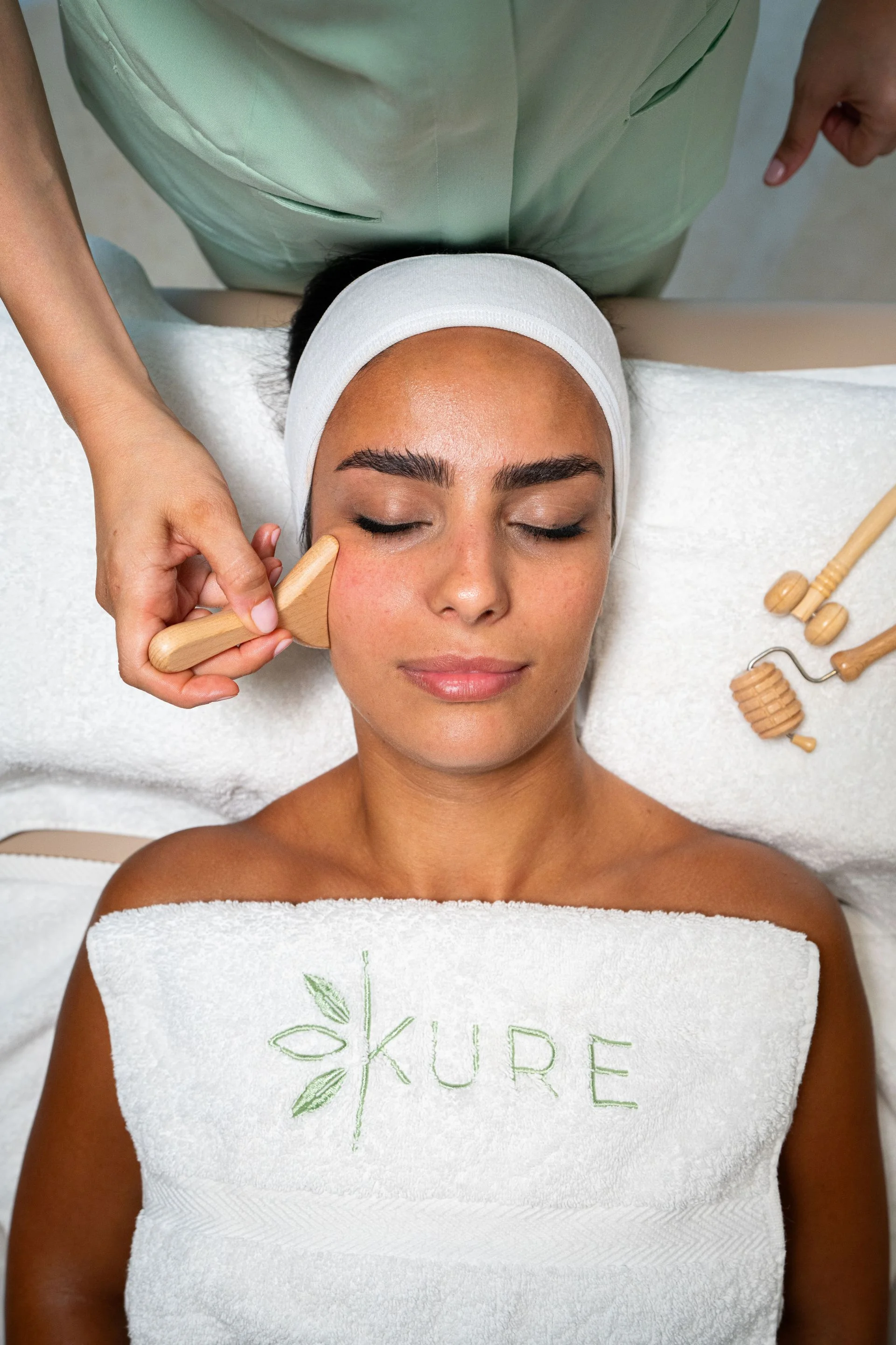 Facial Lifting Massages